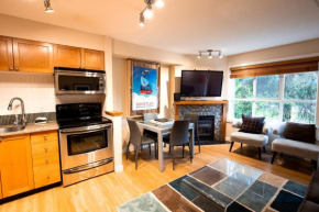 Pleasant Townhouse in Whistler Village wHot Tub